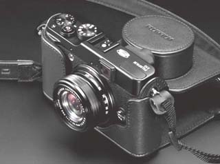 FUJIFILM X10