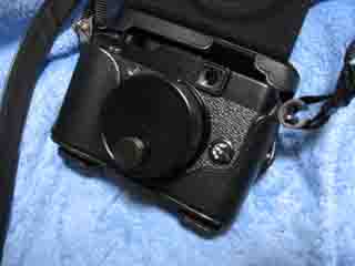 FUJIFILM X10