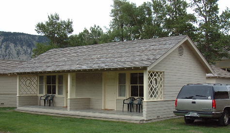 Mammoth Hot Springs Cabin 