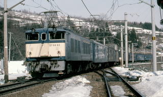 836列車がやってきました。結構スピード出しています。