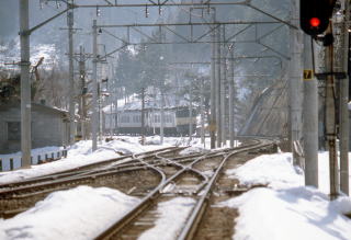 近づいてくる671列車。