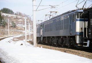 後部補機はEF6449です。