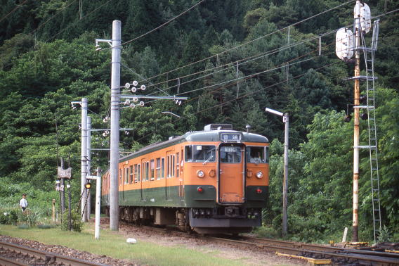 発車する428M