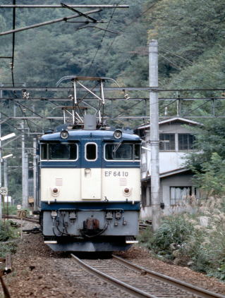 836列車が通過していきます。先頭はEF6410です。