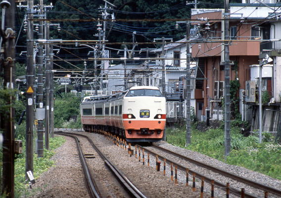 2011年6月27日 189系「彩野」の廃車回送の写真です。