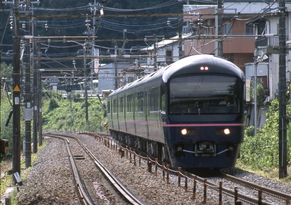 485系改造のお座敷電車「華」団体専用列車です。