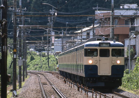 豊田区の115系の中で唯一中間に先頭車が入らない編成です。