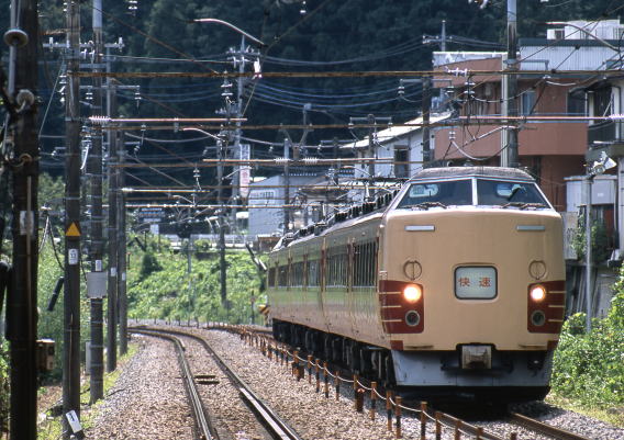 田町区の183(189)系電車。