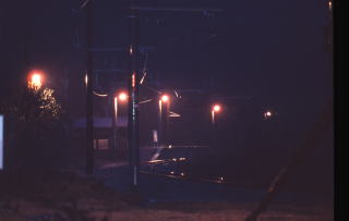 駅待合室付近。