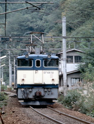 潮沢信号場を通過する836列車です。