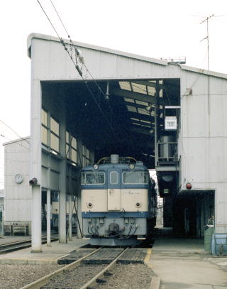 庫の中のEF6444