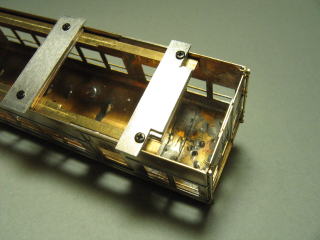 端部は加工した治具を使ってハンダ付けします。