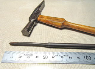 叩きだしに使用する工具です。叩きだしはある程度の熟練が必要ですが難しいわけではなく再度見直されてもいい工法です。
