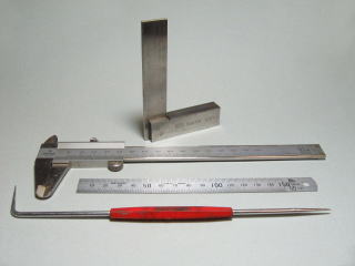 測定やケガキに必要な工具です。