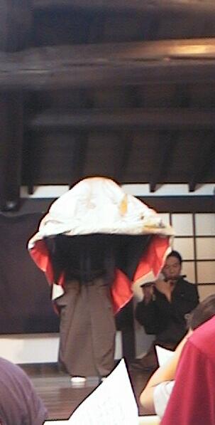 美女の衣を纏う鬼