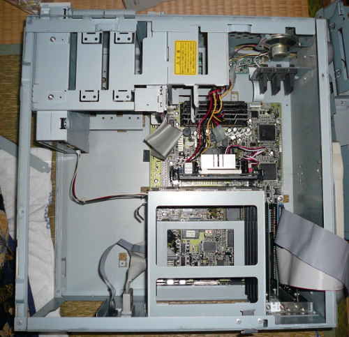 ミニタワー仕様の PC-9821Ra40