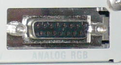 95年以前のモデルに見られる PC-98のアナログ RGB出力端子