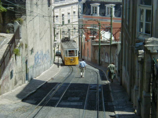 �����ä������֥륫��(a cablecar going down)