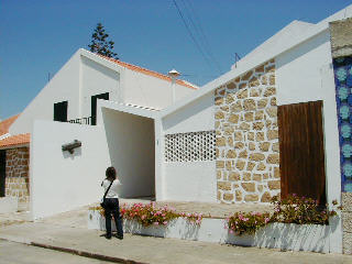 �Ű�ͺ������Ǥ�����(The house which Dan Kazuo once lived)