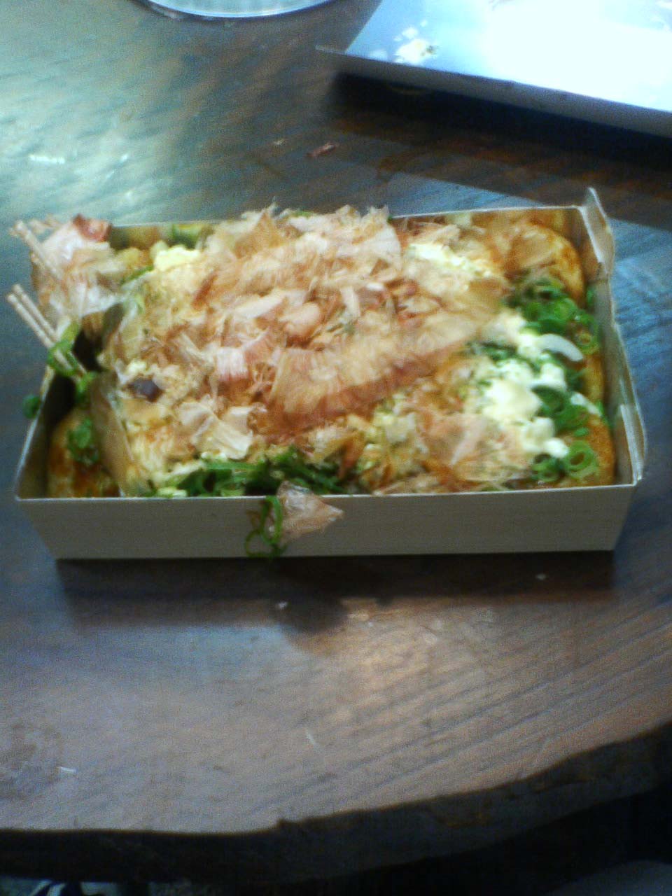 関西はお酒を飲みながらタコヤキを食べる人が多いんですね