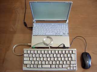 ノートPCとキーボード