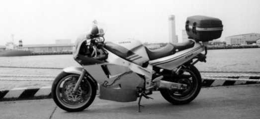 FZR1000 in ��t�`